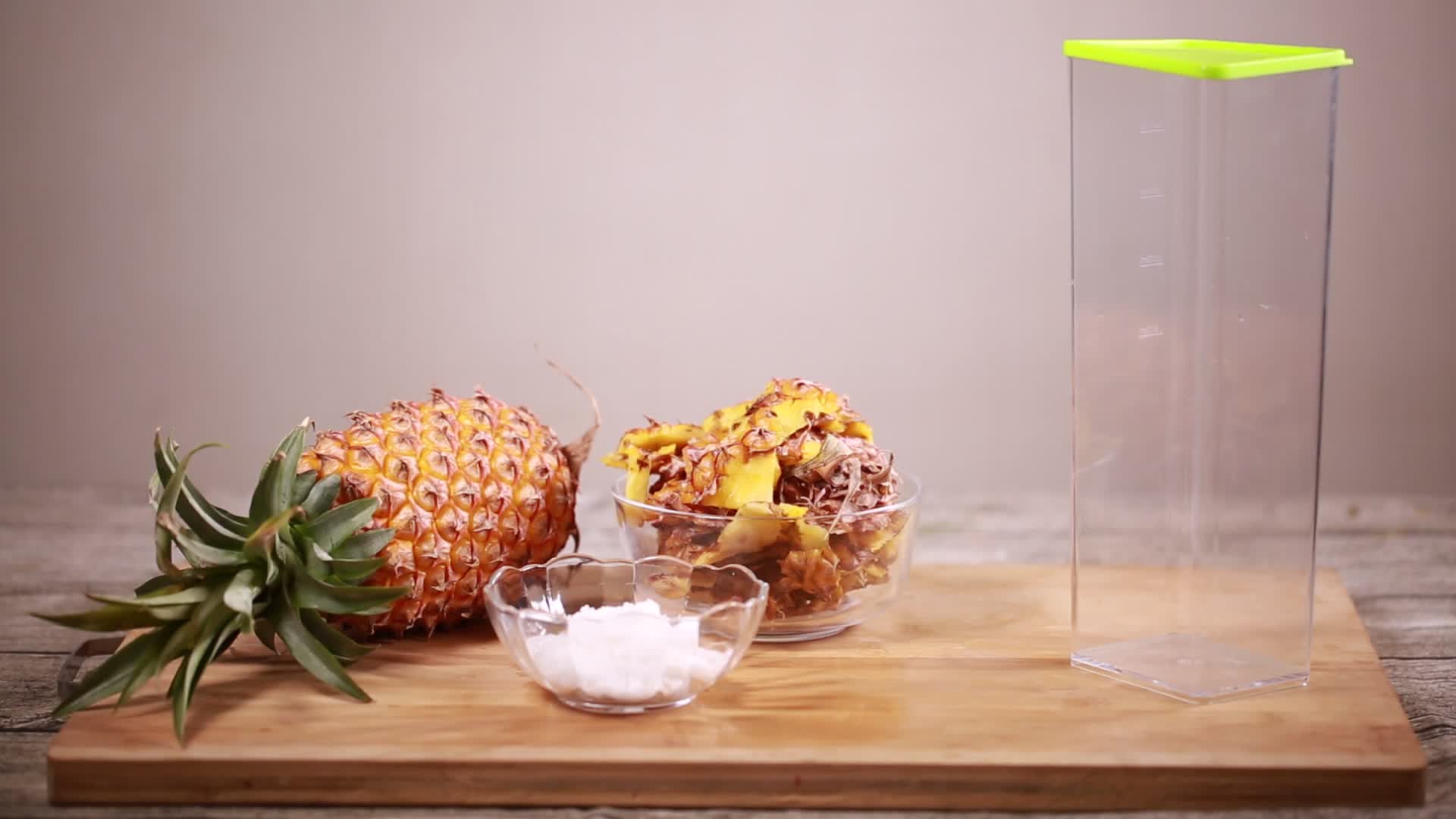 密封罐菠萝皮酿造菠萝酒视频的预览图