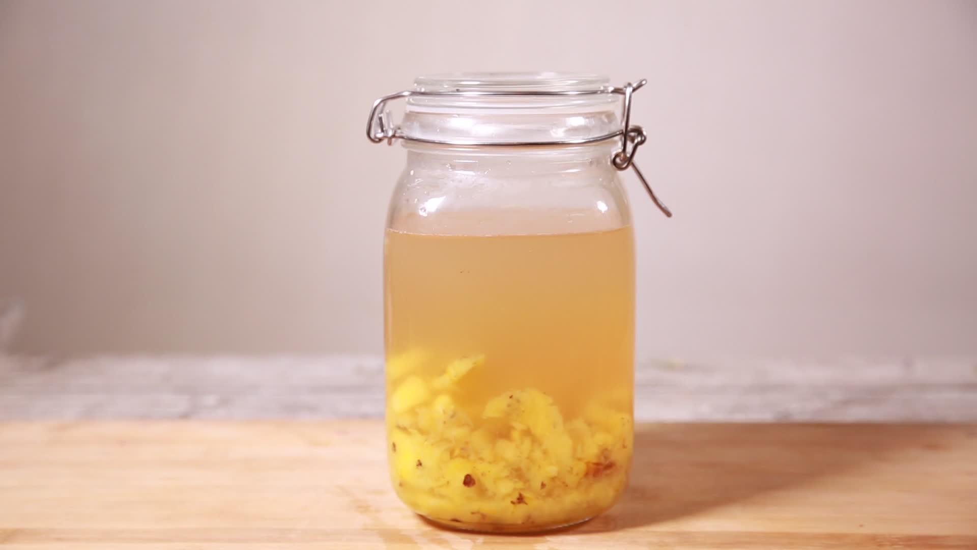 酿造菠萝酒水果酒视频的预览图