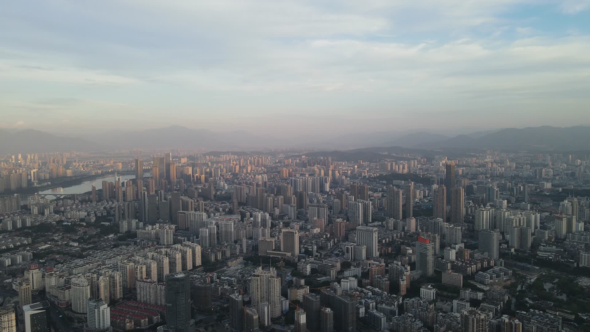 4K航拍福建福州清晨城市全景视频的预览图