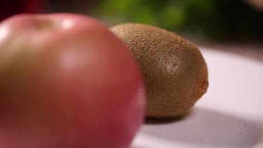 维生素水果苹果猕猴桃视频的预览图