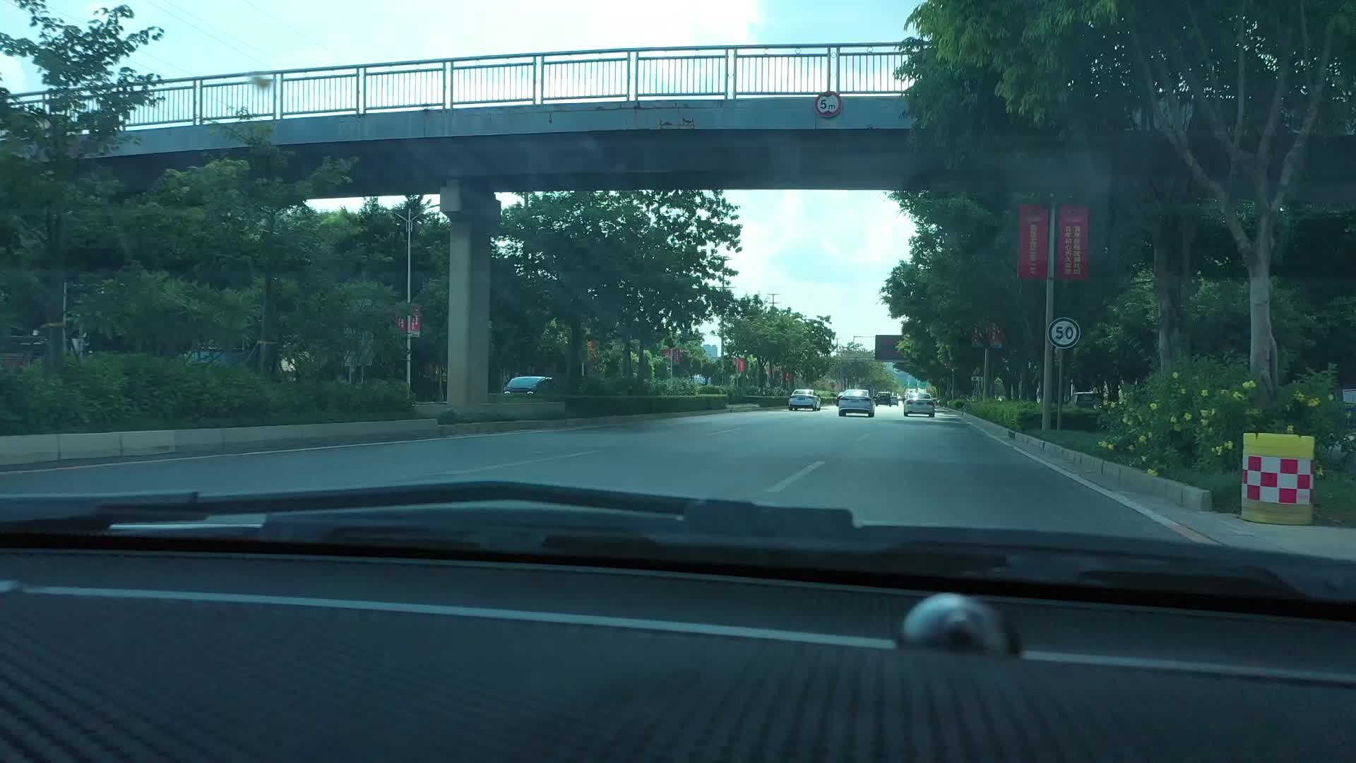 开车路上第一视角视频的预览图