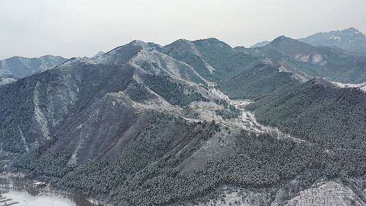 航拍森林雪景视频的预览图