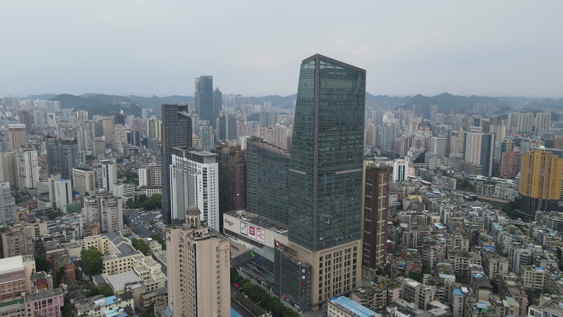 4K航拍贵州贵阳汇金国际商务建筑CBD高楼视频的预览图
