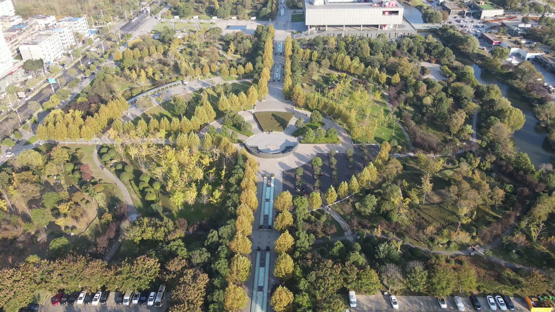 4K航拍江苏徐州市民广场历史长河视频的预览图