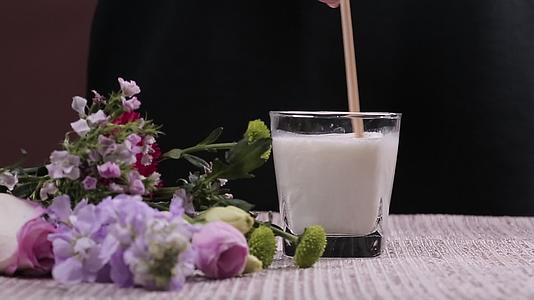 酸奶牛奶豆浆蛋白质视频的预览图