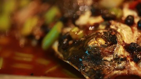 网红美食豆豉烤鱼视频的预览图