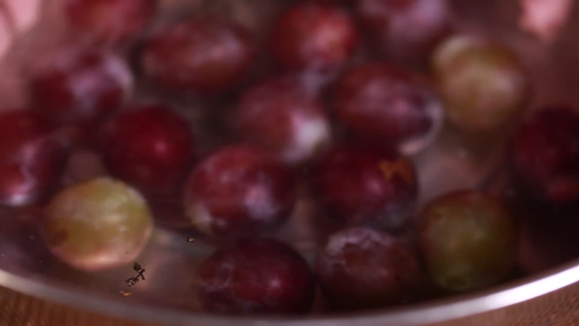 制作果盘用的葡萄珠葡萄粒视频的预览图