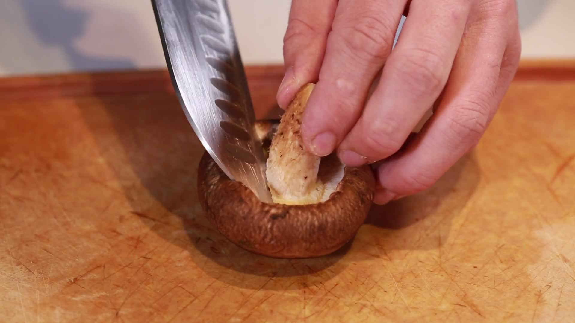 厨师切香菇视频的预览图