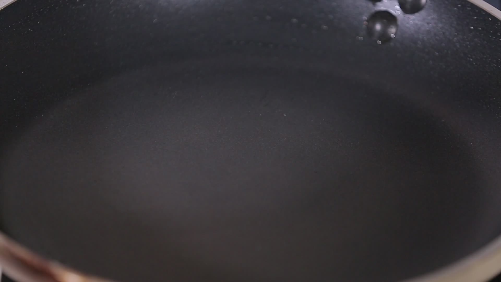 煎豆腐炸豆腐臭豆腐视频的预览图
