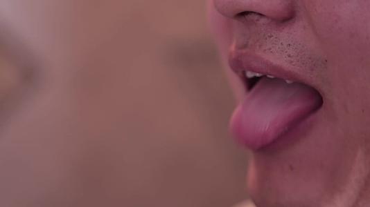 舌苔口腔异味口臭上火视频的预览图