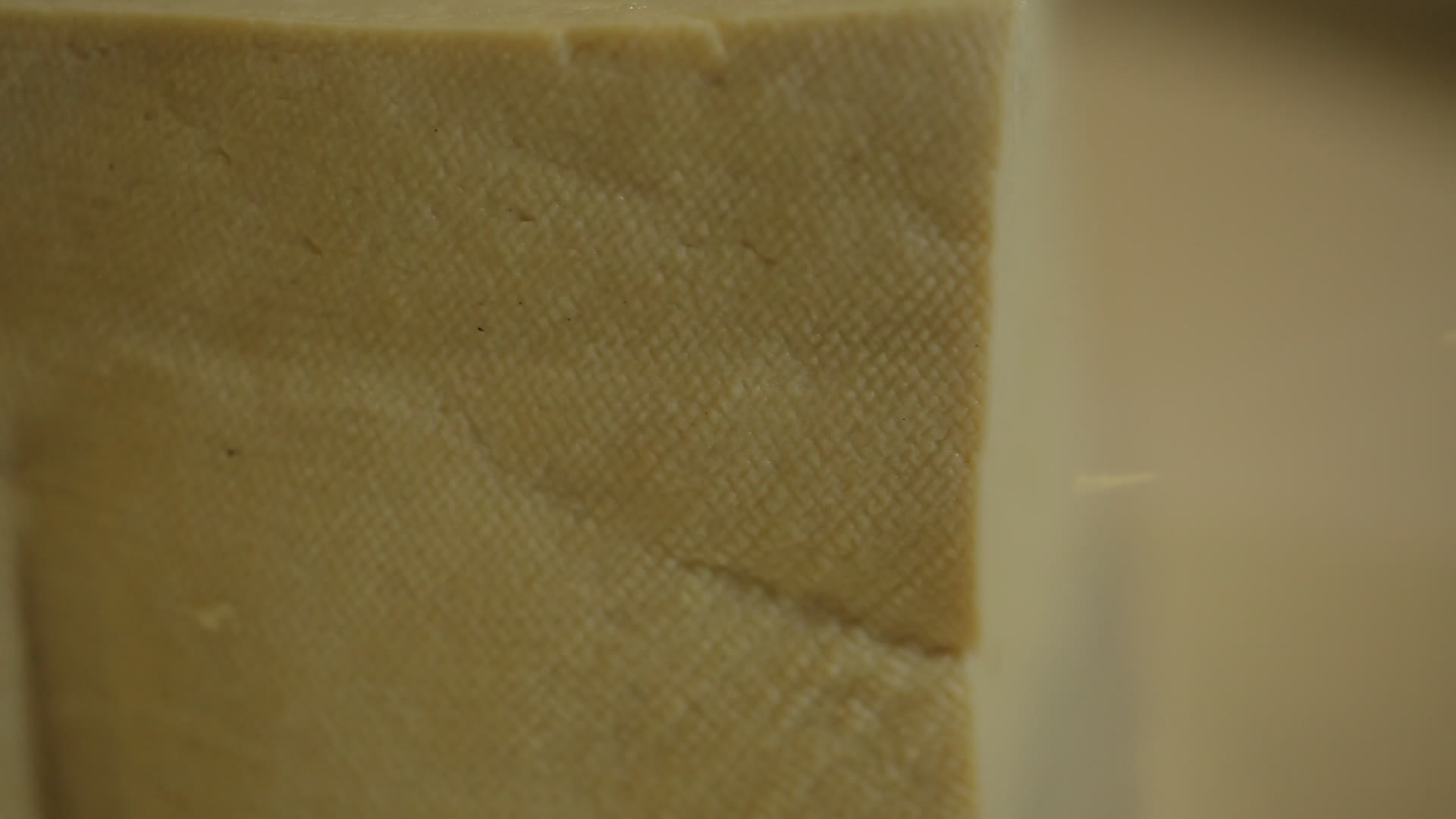 厨师切北豆腐视频的预览图