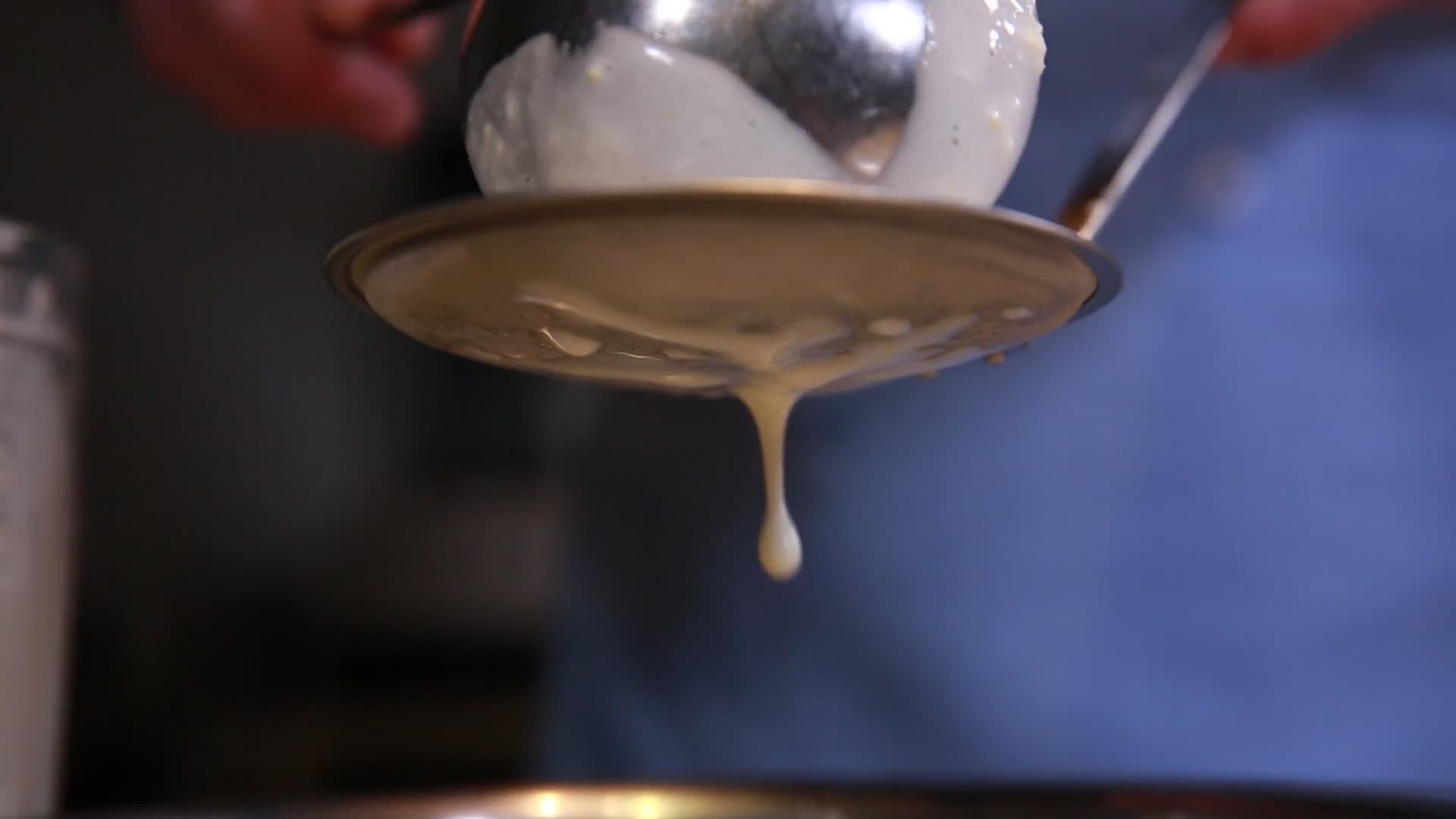 豆浆机榨汁机料理机过滤豆浆视频的预览图