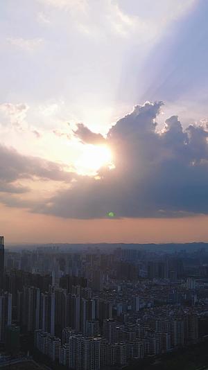 航拍江西赣州城市日落晚霞视频的预览图
