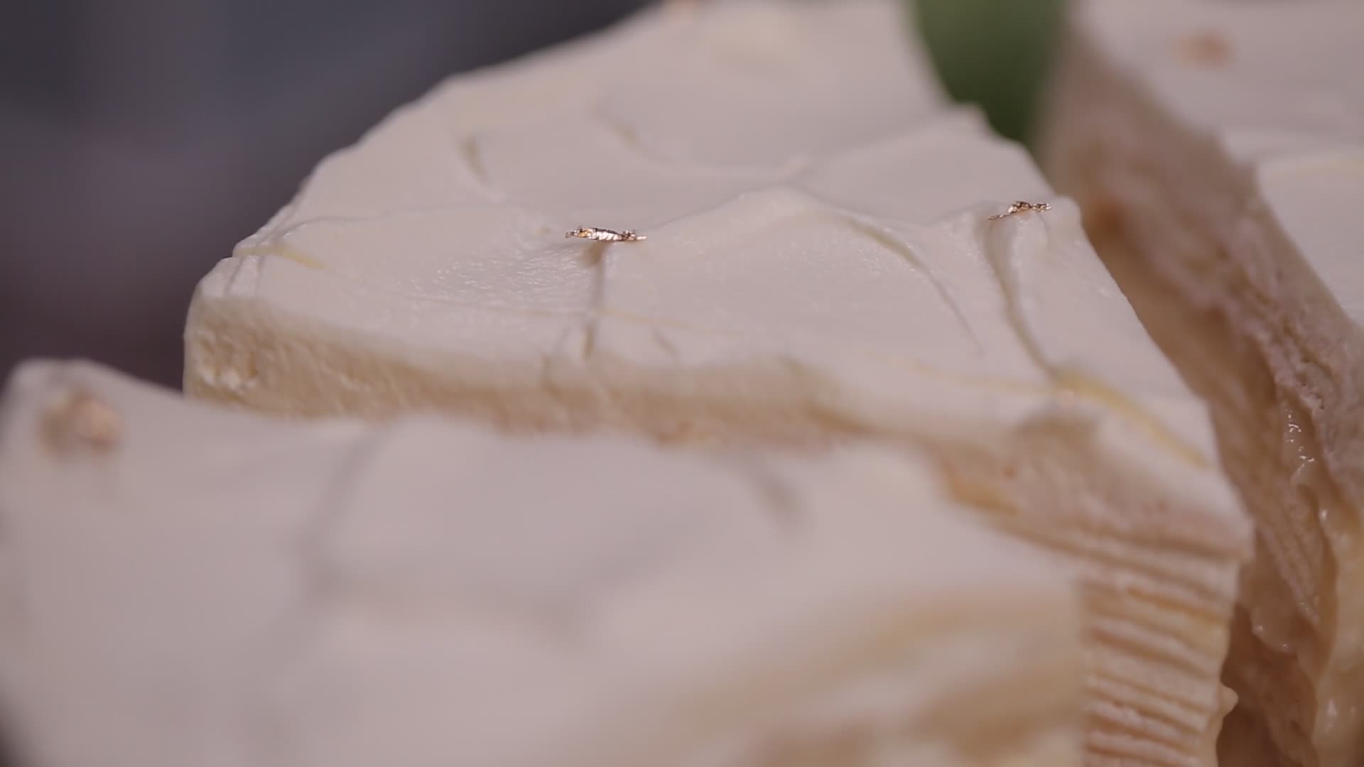 生日蛋糕榴莲千层蛋糕视频的预览图