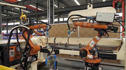 工厂机器人焊接视频的预览图