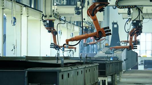重工业机器人焊接作业视频的预览图