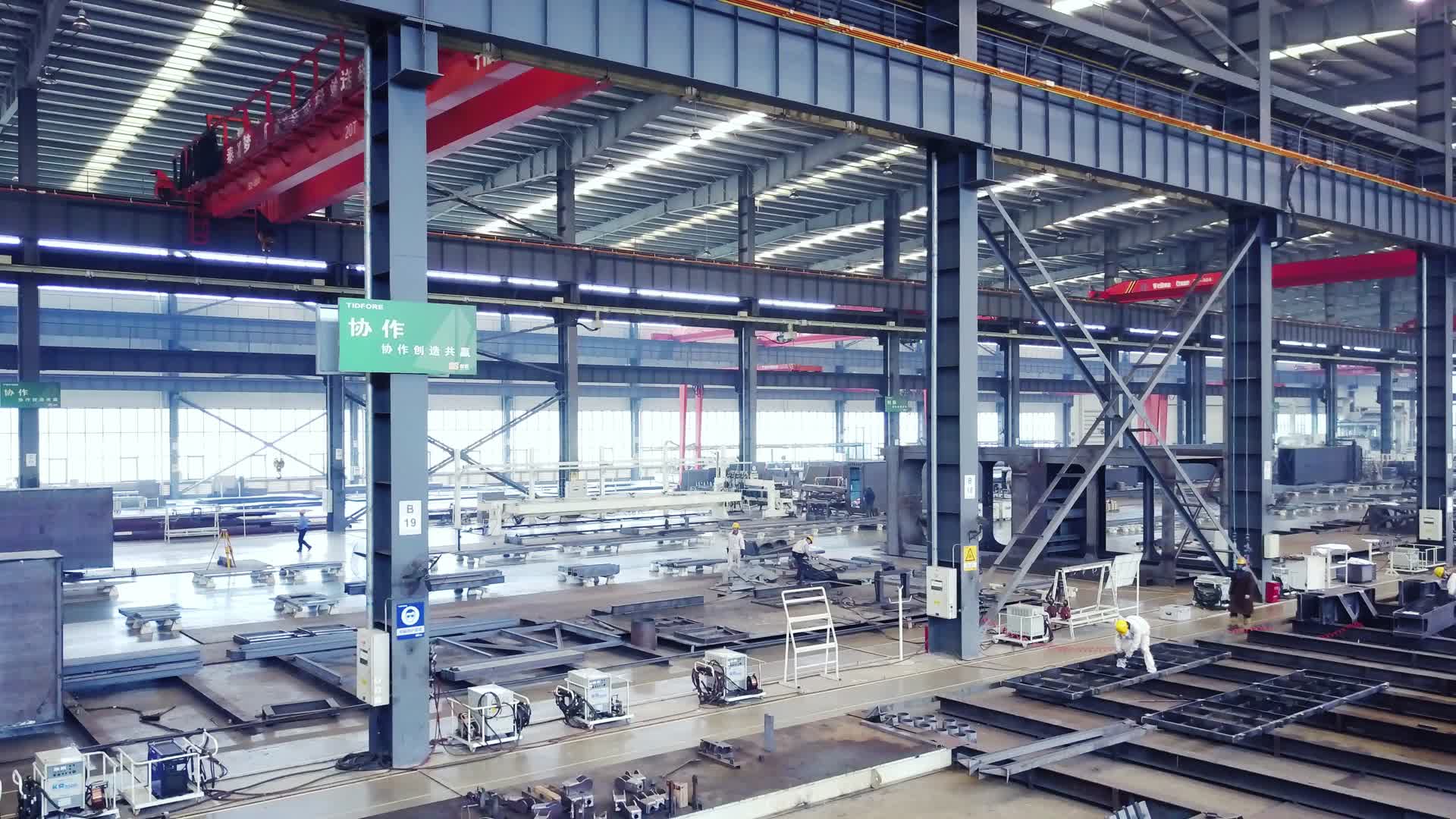 重工业车间大型工件焊接视频的预览图