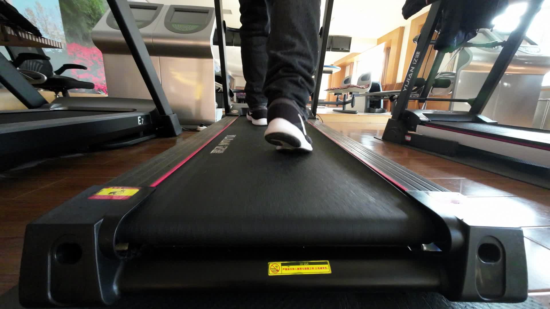 跑步机锻炼身体视频的预览图