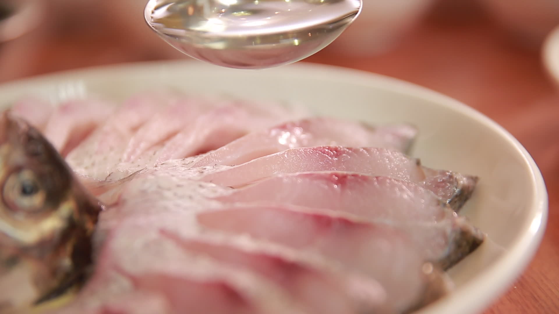 葱姜水腌制孔雀鱼视频的预览图