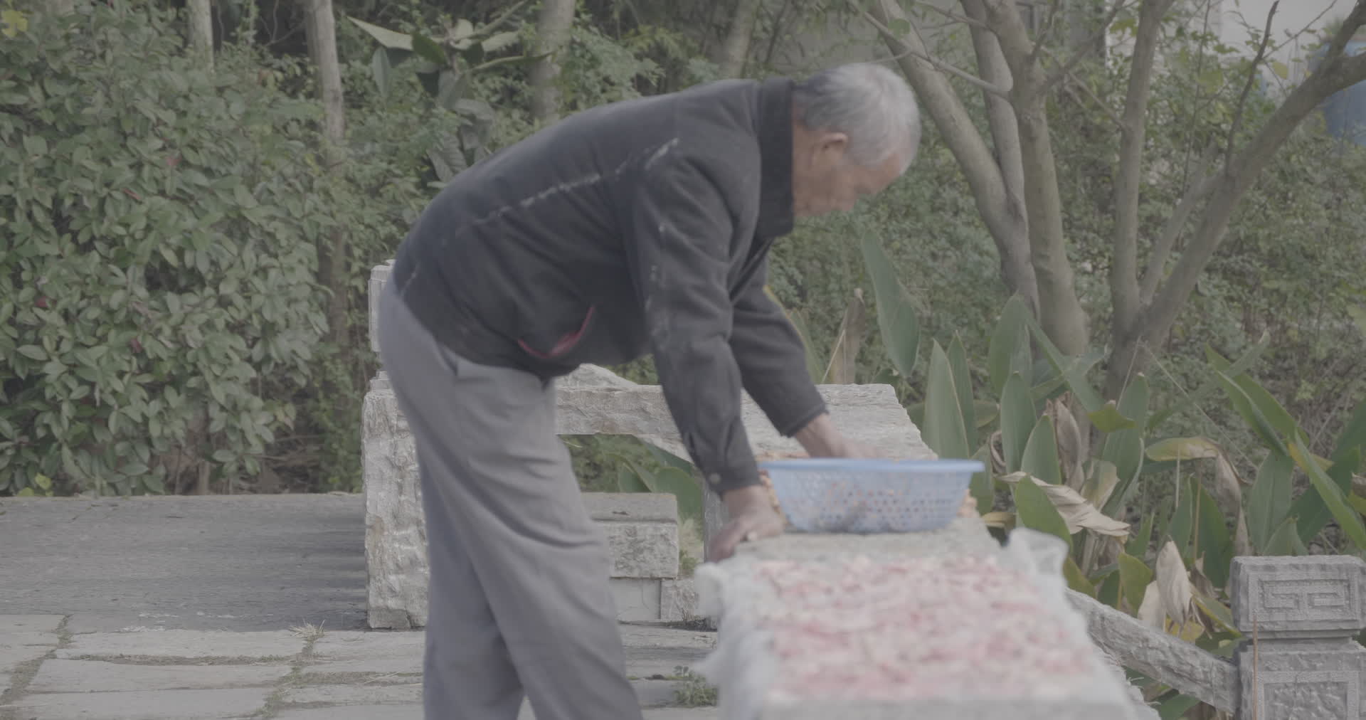 南京江宁杨柳村古建筑群腌制萝卜干晾晒4K实拍视频视频的预览图