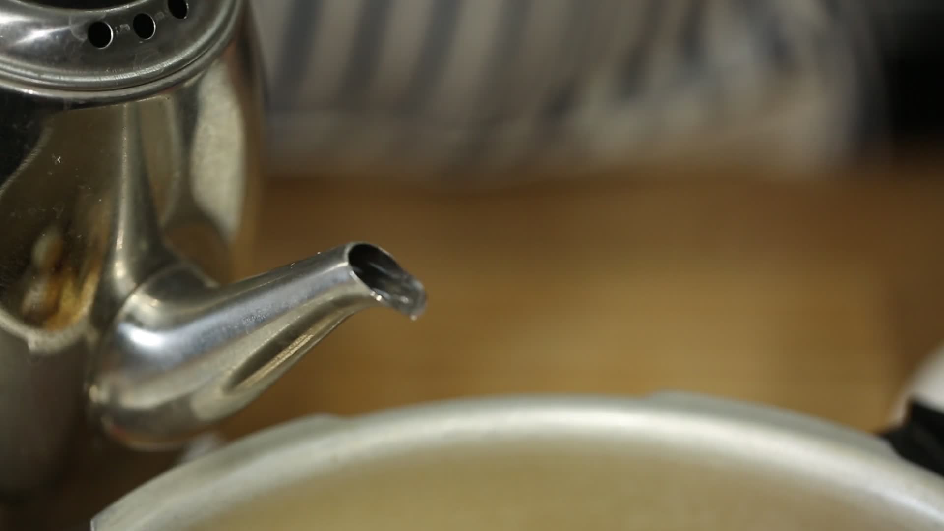 高压锅加调料炖猪蹄视频的预览图