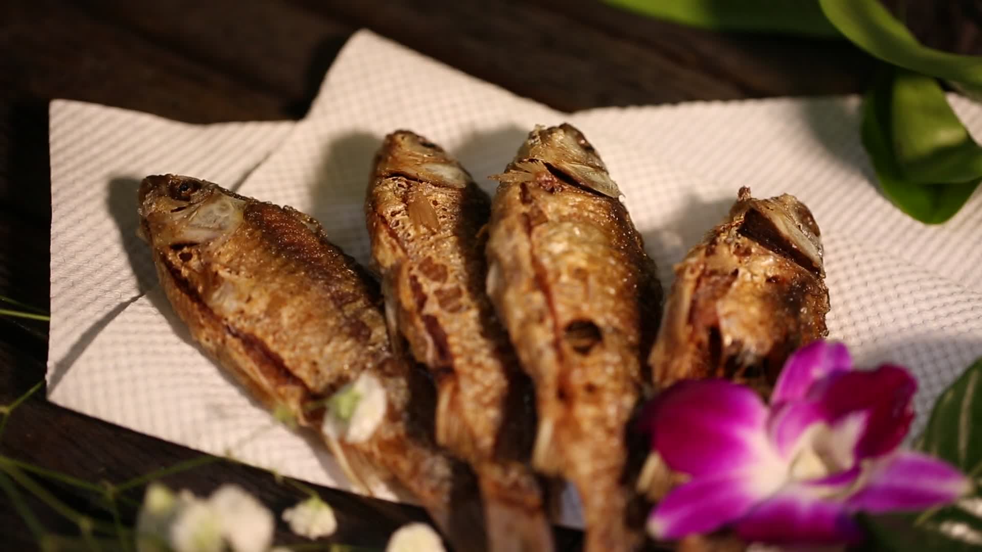 无骨炸酥与焖酥鱼醋焖鱼视频的预览图