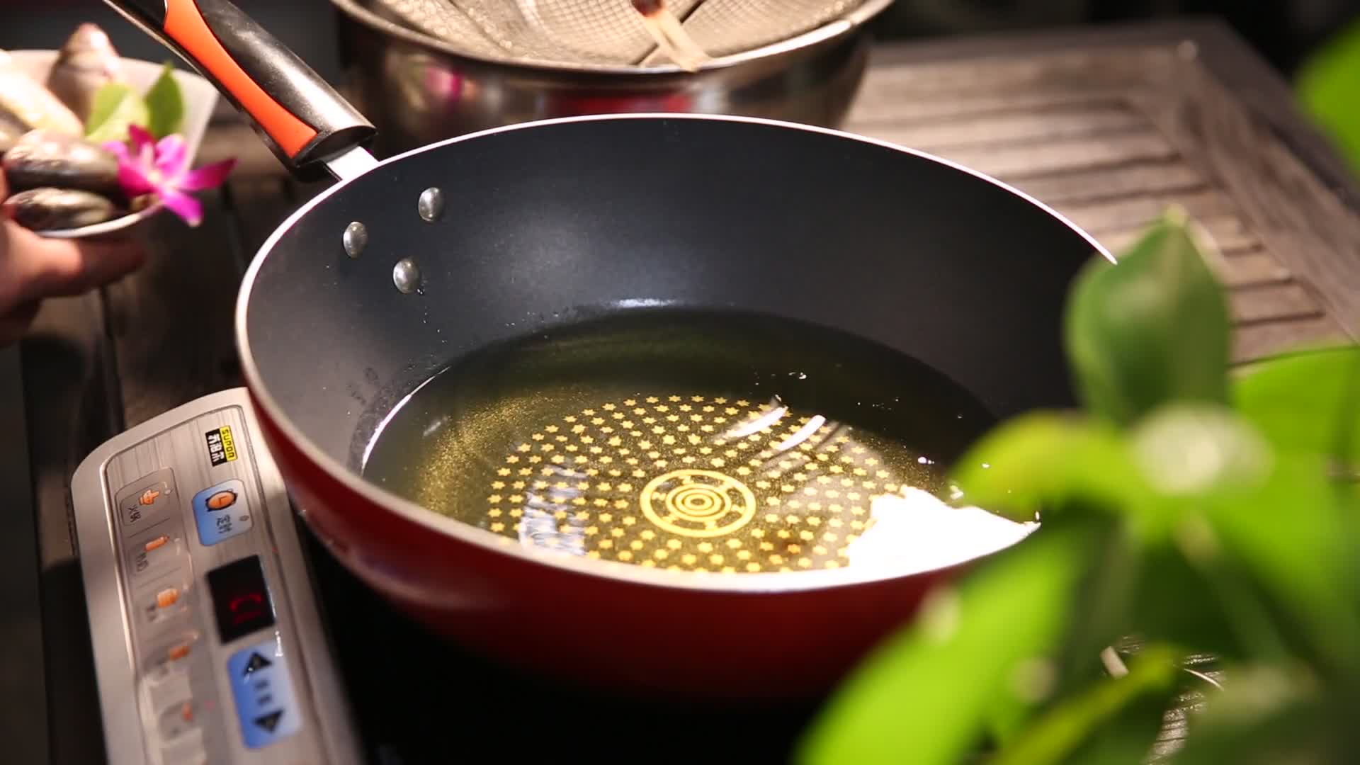 电磁炉平底锅锅盖厨具视频的预览图