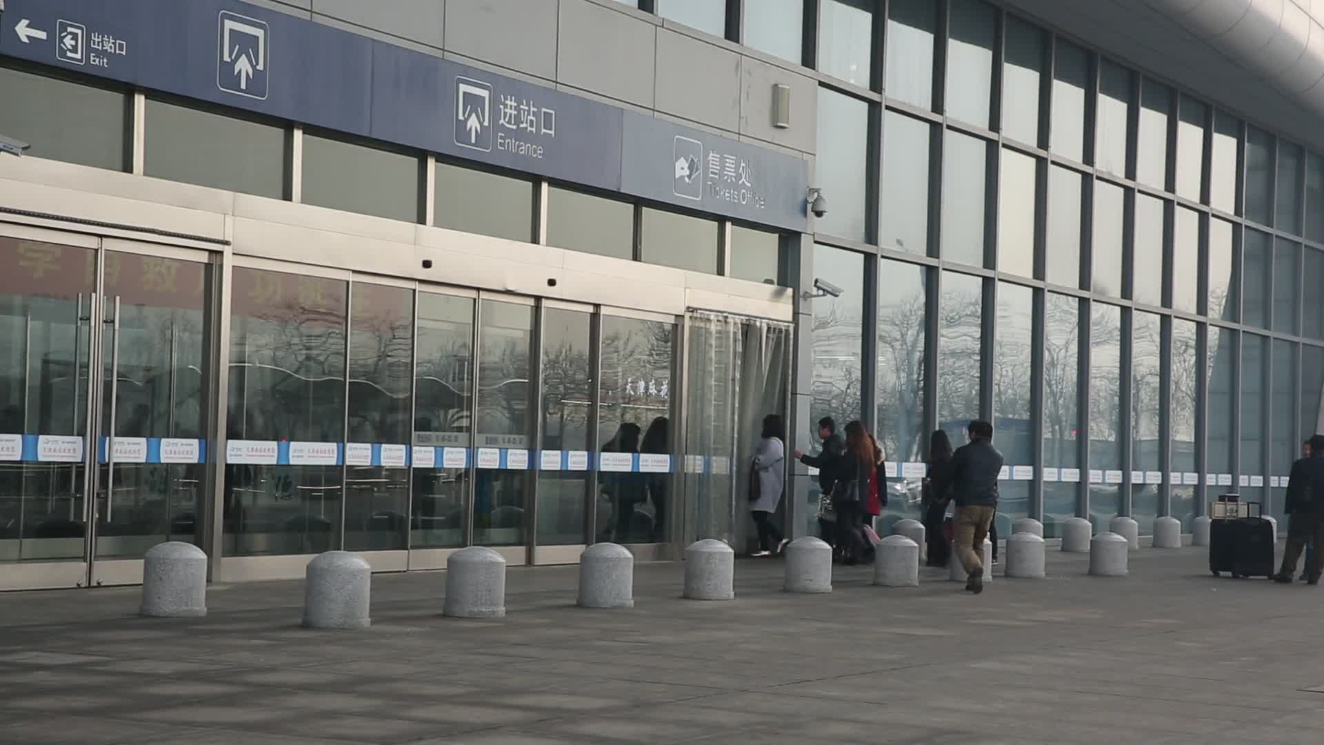 天津站火车站出站进站人流视频的预览图