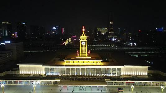 航拍湖南长沙火车站交通夜景视频的预览图