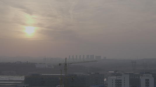南京江宁城市大景建筑工地夕阳4K实拍视频视频的预览图