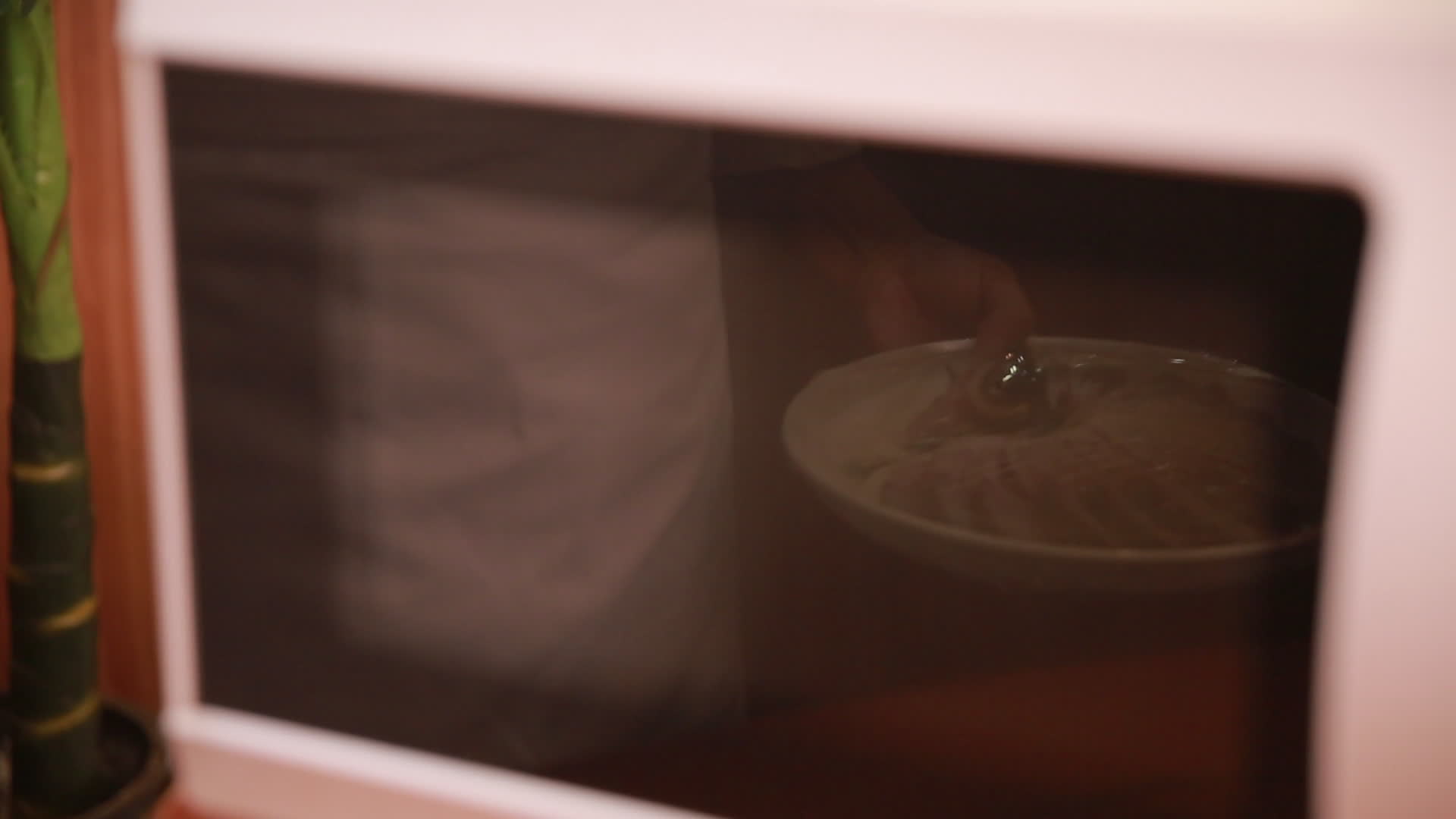 微波炉电烤箱厨房电器视频的预览图