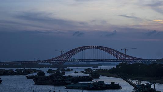 明珠湾大桥延时摄影视频的预览图