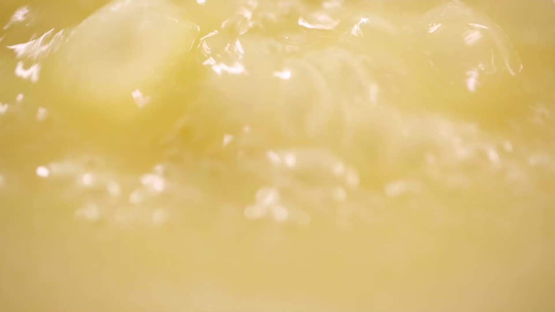 熬豆浆煮豆浆视频的预览图