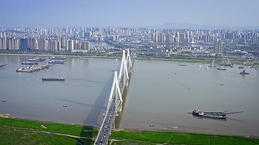 湖南岳阳城市风光航拍视频视频的预览图