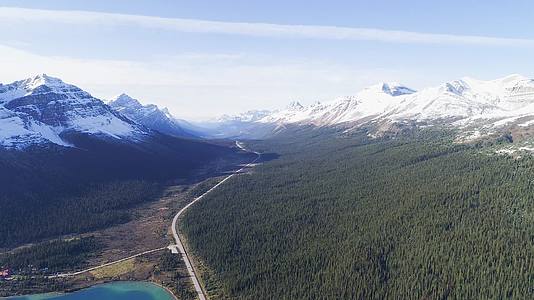 4K航拍加拿大阿班夫国家公园视频的预览图