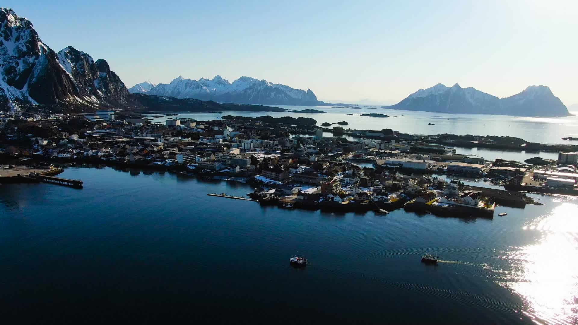 4K航拍北欧挪威雷讷小镇视频的预览图