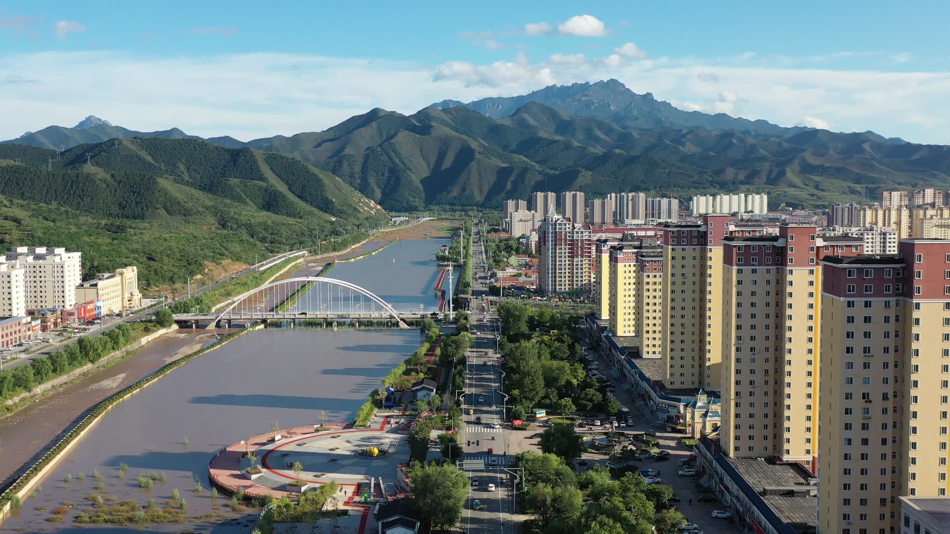 航拍承德丰宁县城实拍景色视频的预览图