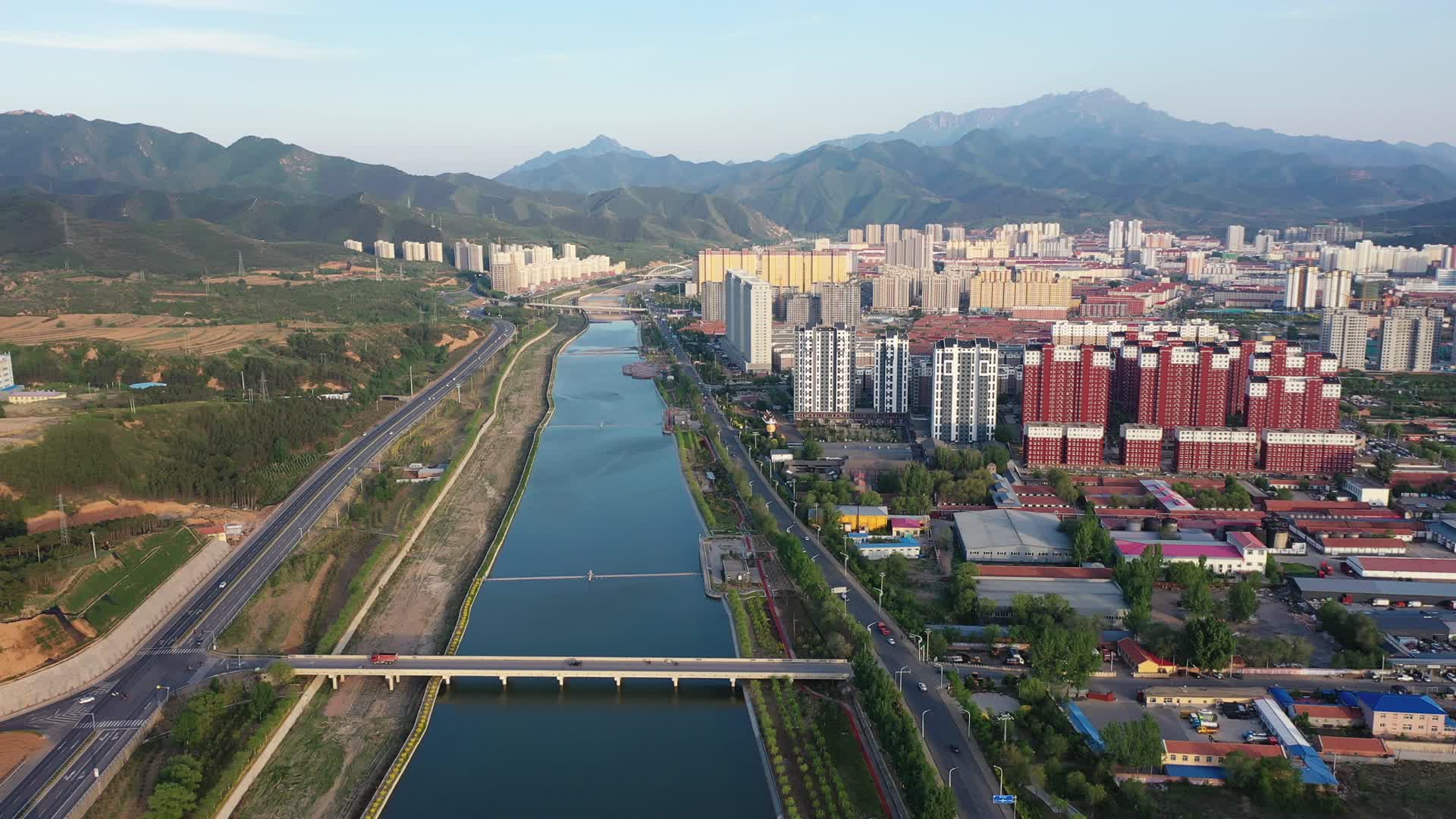 航拍承德丰宁县城全景视频的预览图