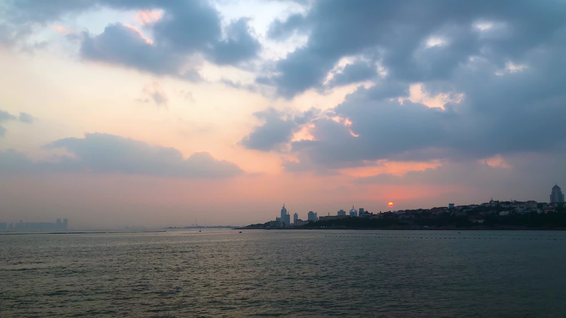 青岛海边夕阳风光4K视频的预览图