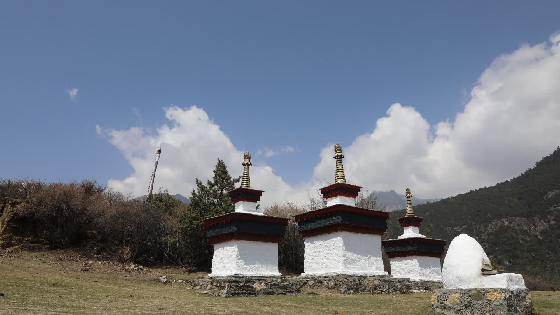 西藏日喀则吉隆县乃村白塔视频的预览图