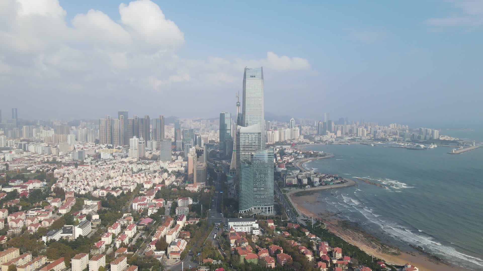 航拍山东青岛海天中心商务建筑视频的预览图