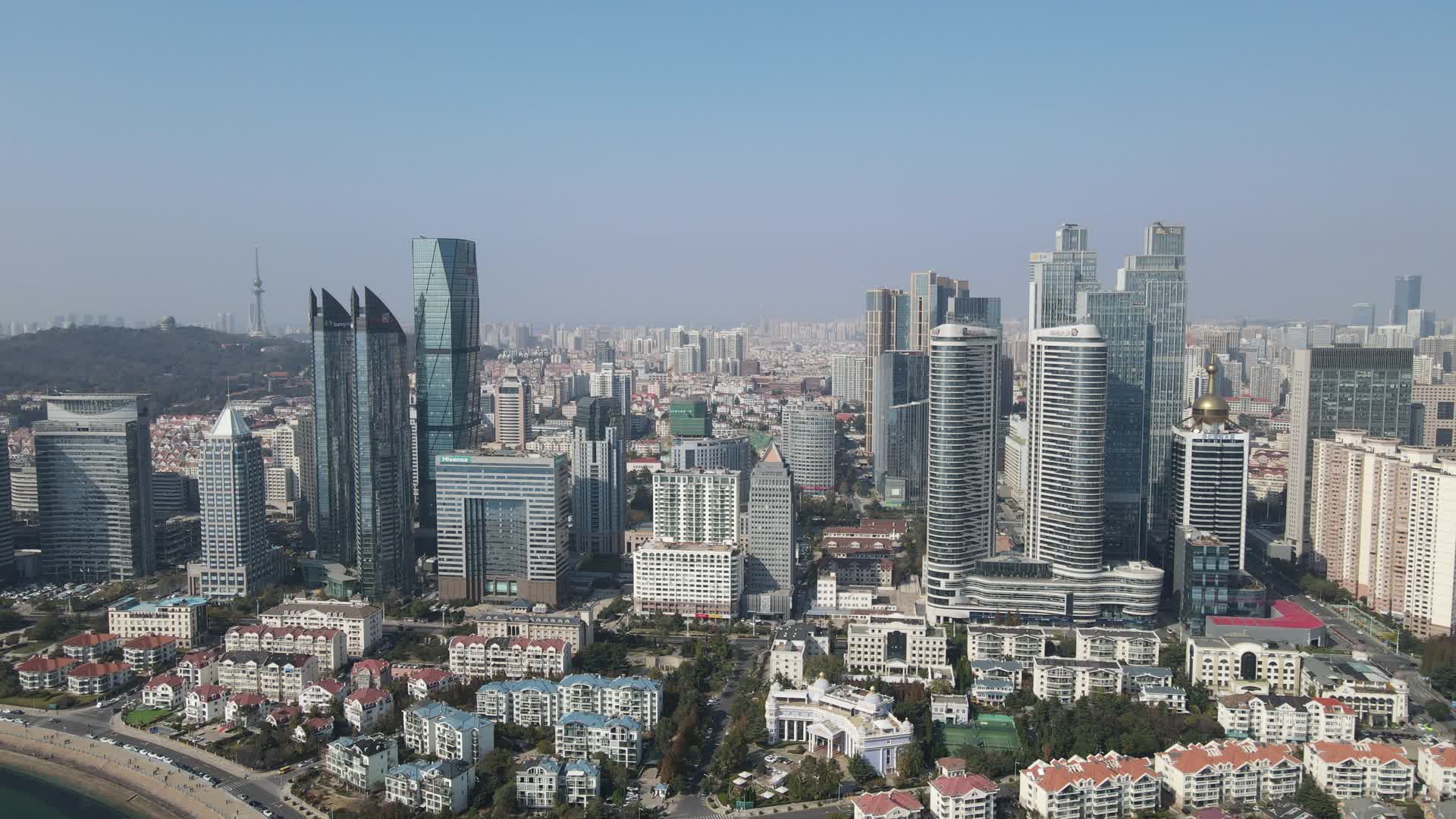航拍山东青岛城市商务建筑高楼大厦视频的预览图