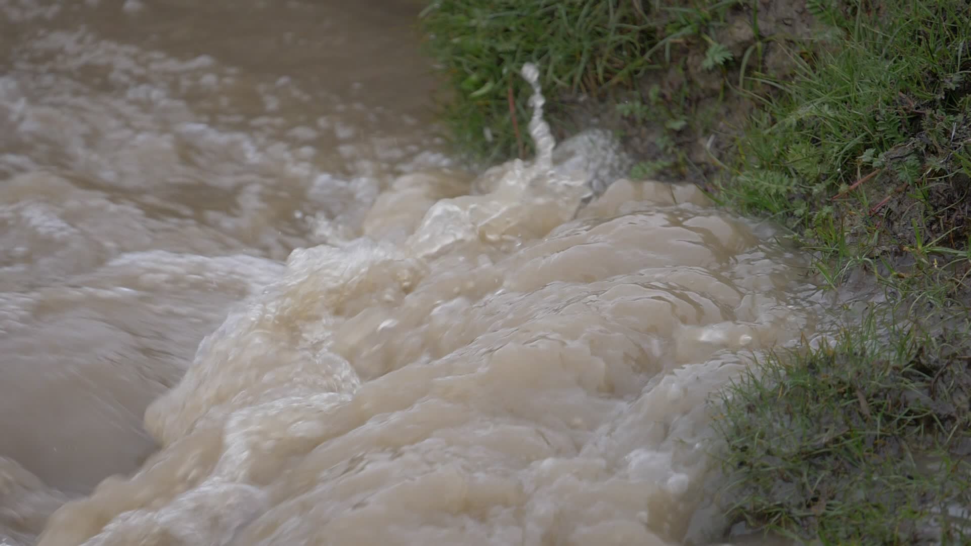 河流高清升格视频视频的预览图