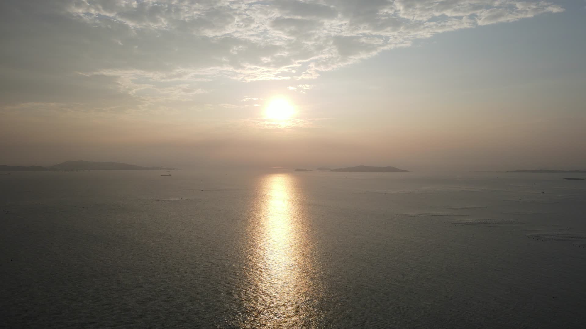 航拍大海日出彩霞视频的预览图