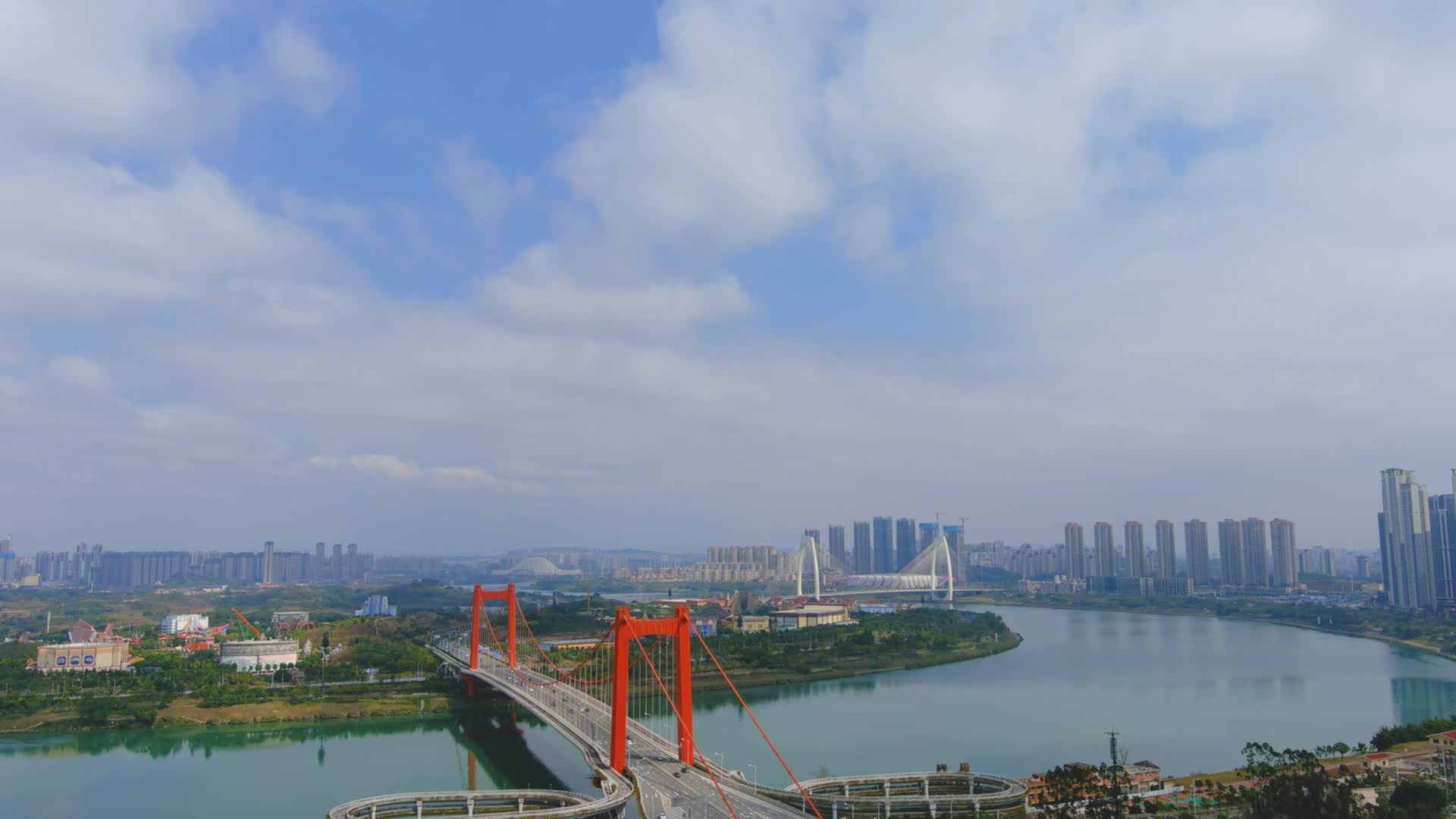 4K航拍良庆大桥视频的预览图