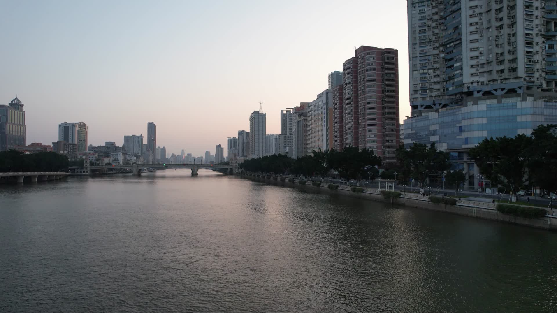 广州海珠天誉半岛住宅建筑日出日落视频的预览图