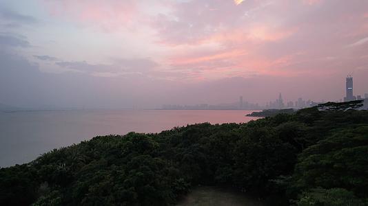 深圳滨江大道深圳湾公园海边海岸线夕阳霞光视频的预览图