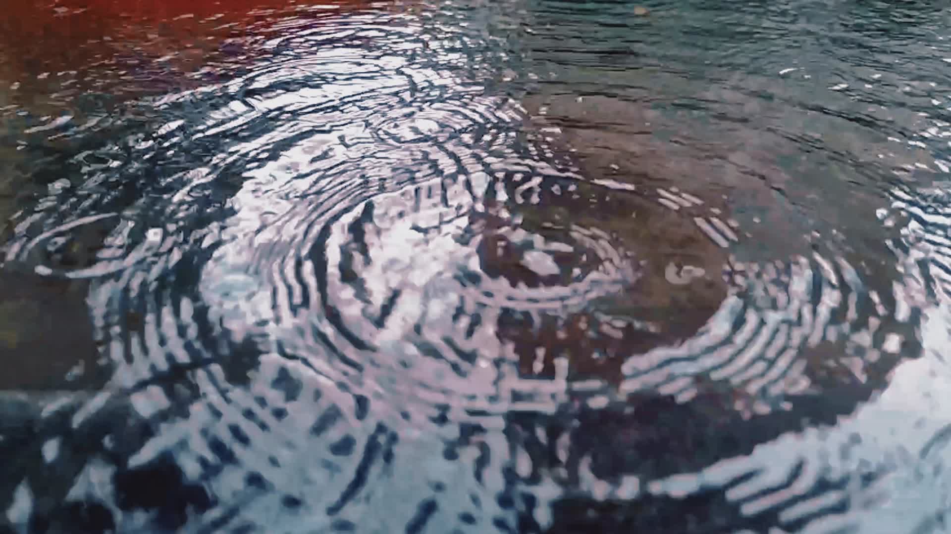 下雨雨滴视频的预览图
