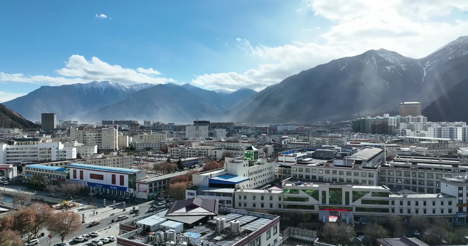 航拍西藏林芝市御3工布老街冬季视频的预览图