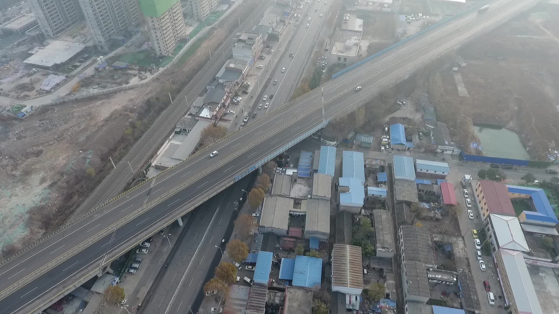 河南平顶山湛河区郊区建筑道路航拍视频的预览图